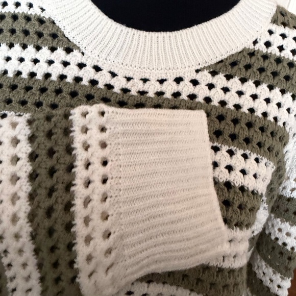 Pink Republic White and Green Knit Top - Picture 4 of 6